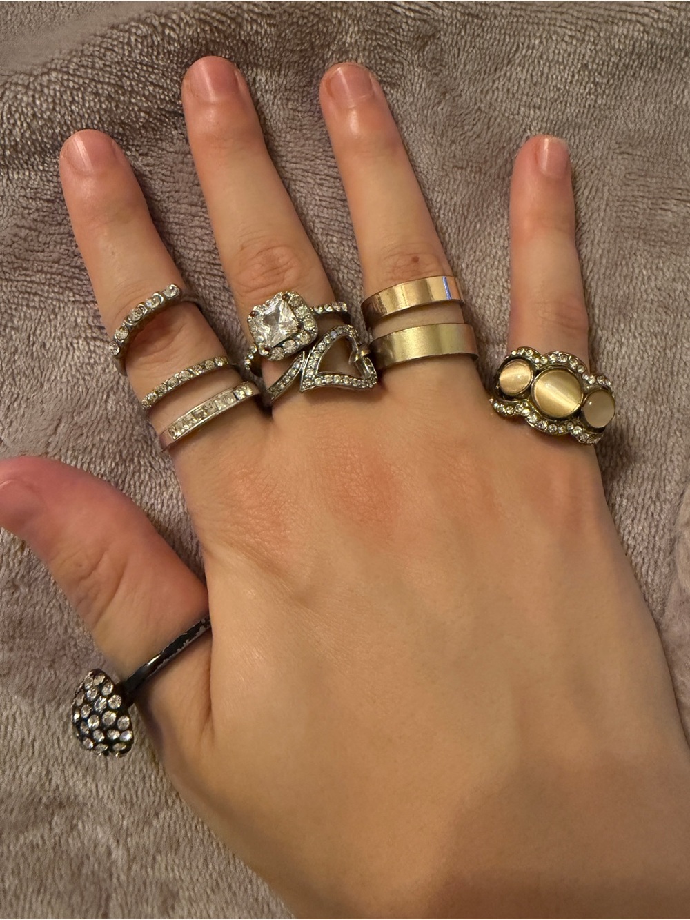 vintage women’s ring collection. 30+ rings & more assorted jewelry - Picture 5 of 10